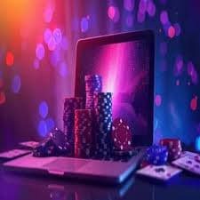 Tim moccastore bekerja di pusat operasi dengan sistem keamanan berlapis dan monitor real-time